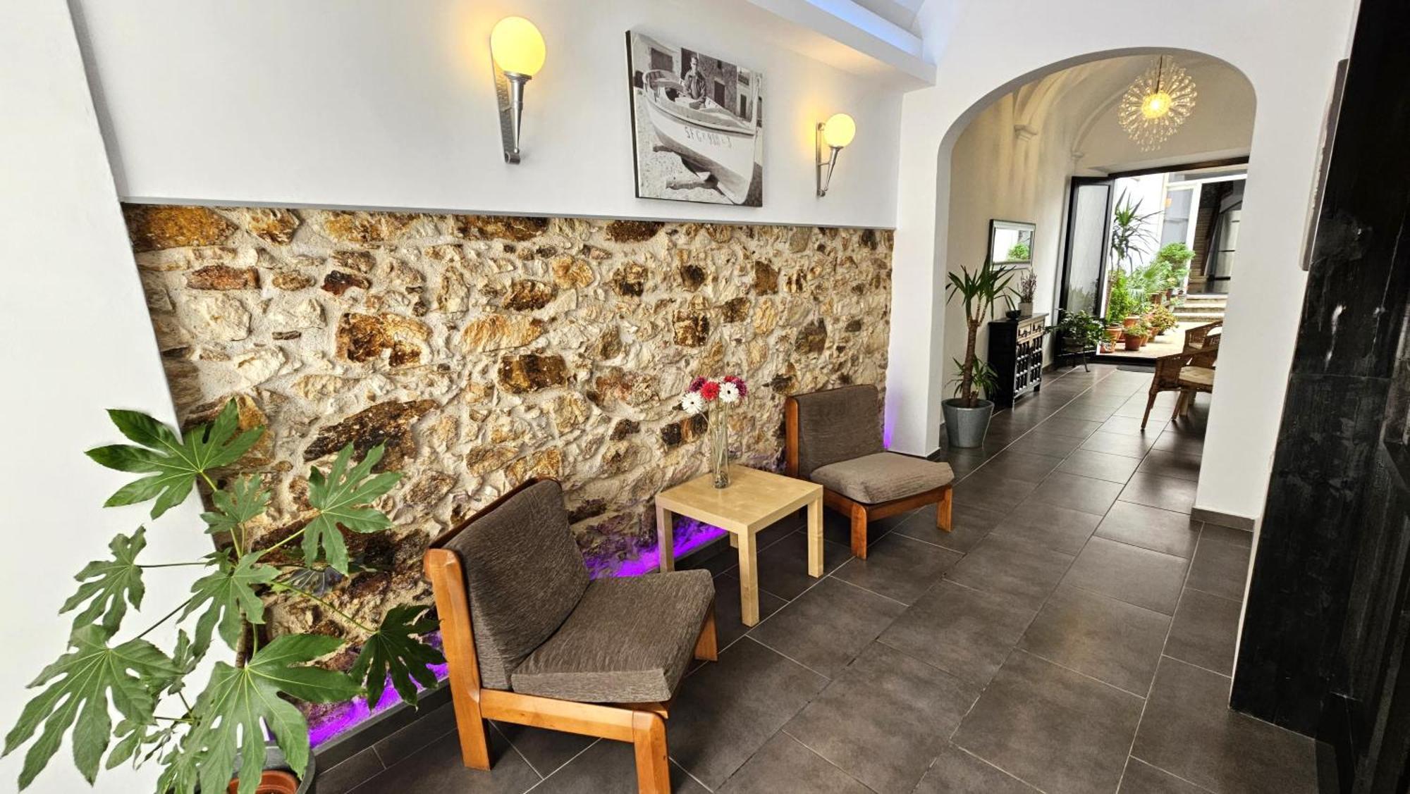 Hostal Mediterraneo Tossa de Mar Exterior photo